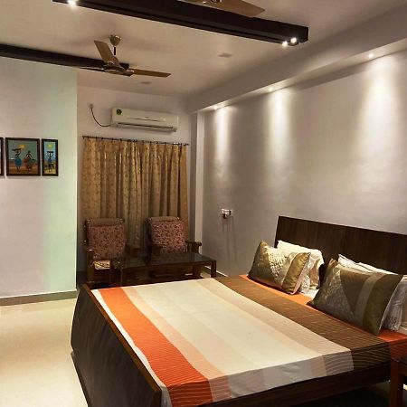 The Sunaina Hotel Varanasi Exterior foto
