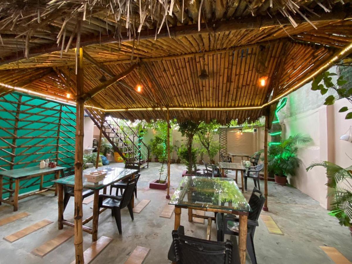 The Sunaina Hotel Varanasi Exterior foto
