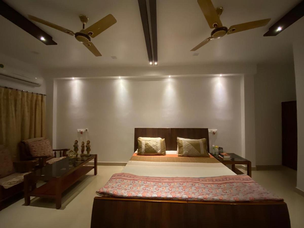 The Sunaina Hotel Varanasi Exterior foto