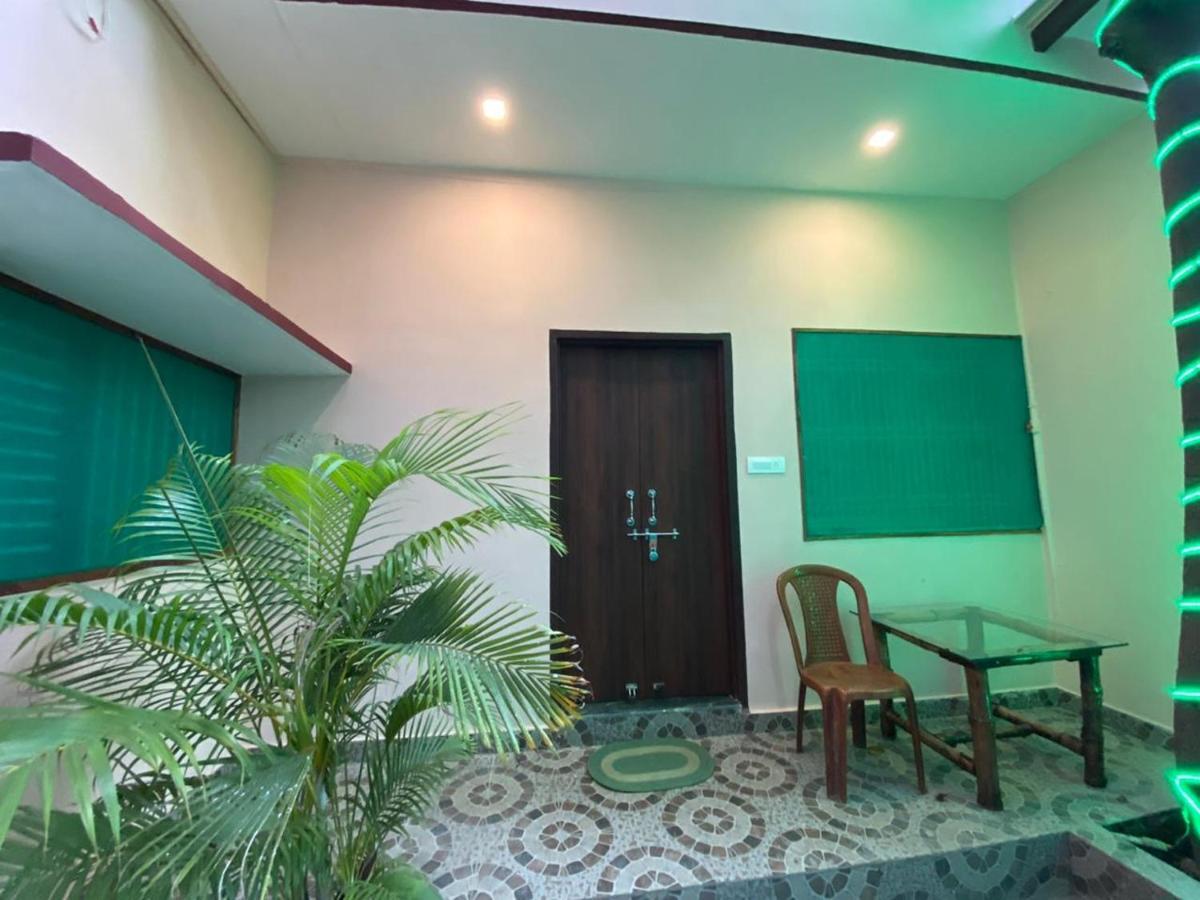 The Sunaina Hotel Varanasi Exterior foto