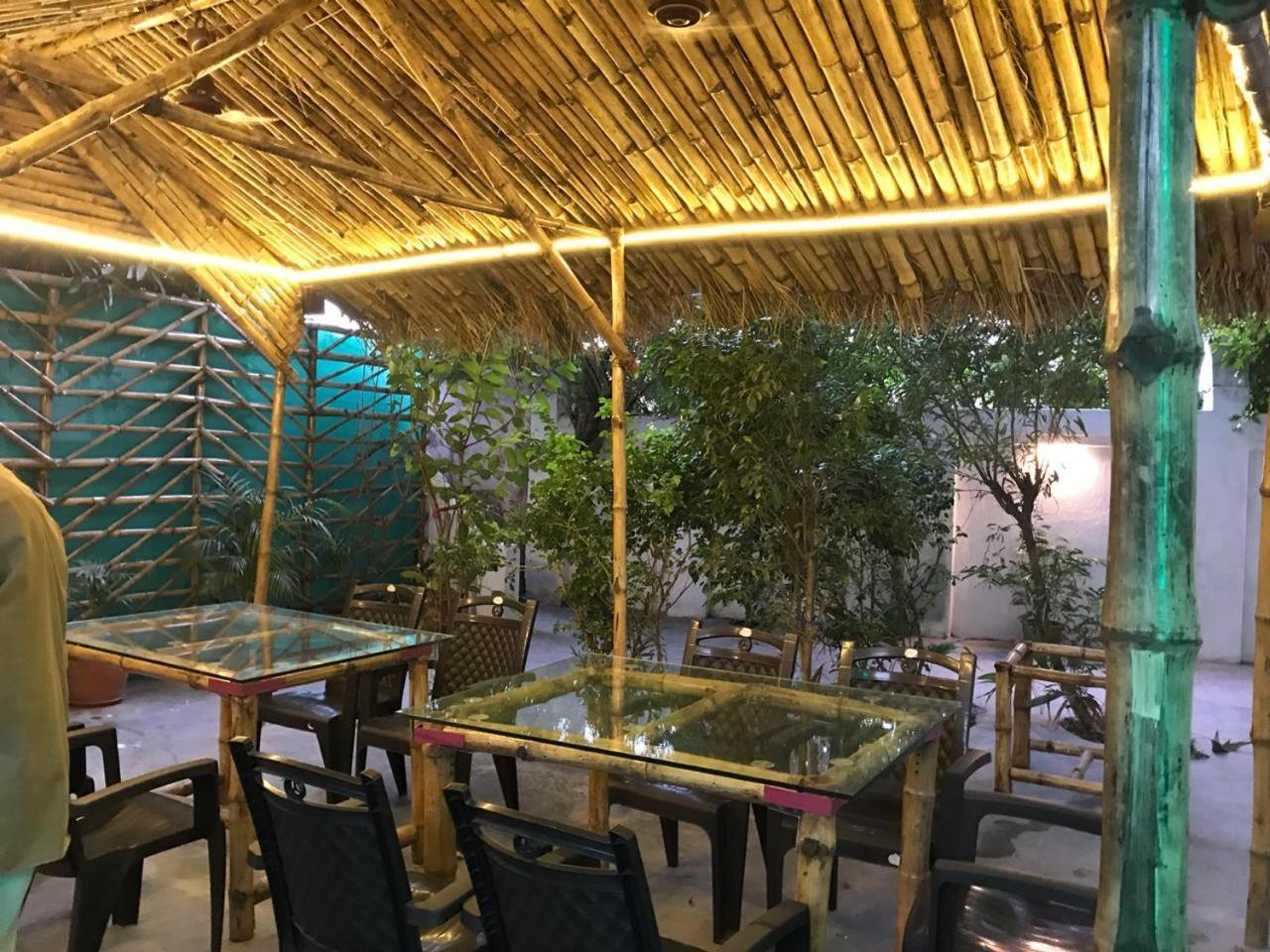 The Sunaina Hotel Varanasi Exterior foto